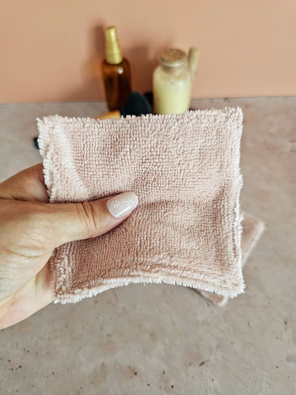 Lingette démaquillante lavable en éponge de bambou - routine beauté zéro déchet