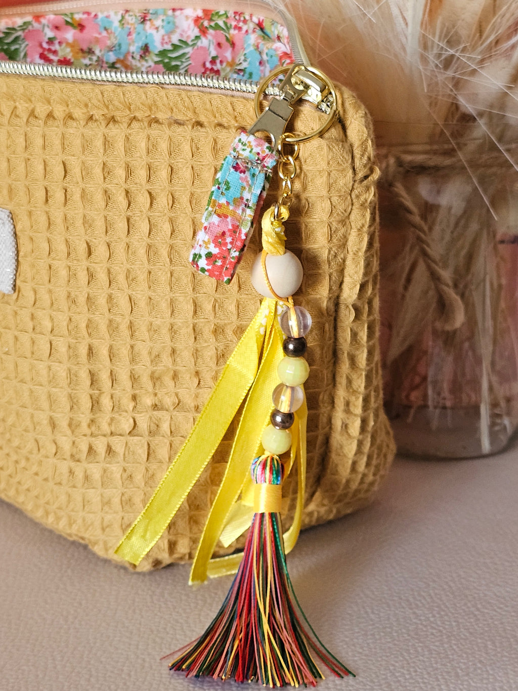 Porte-clé grigri en perles & ruban — bijou de sac fait main | Mon Fil à Passion