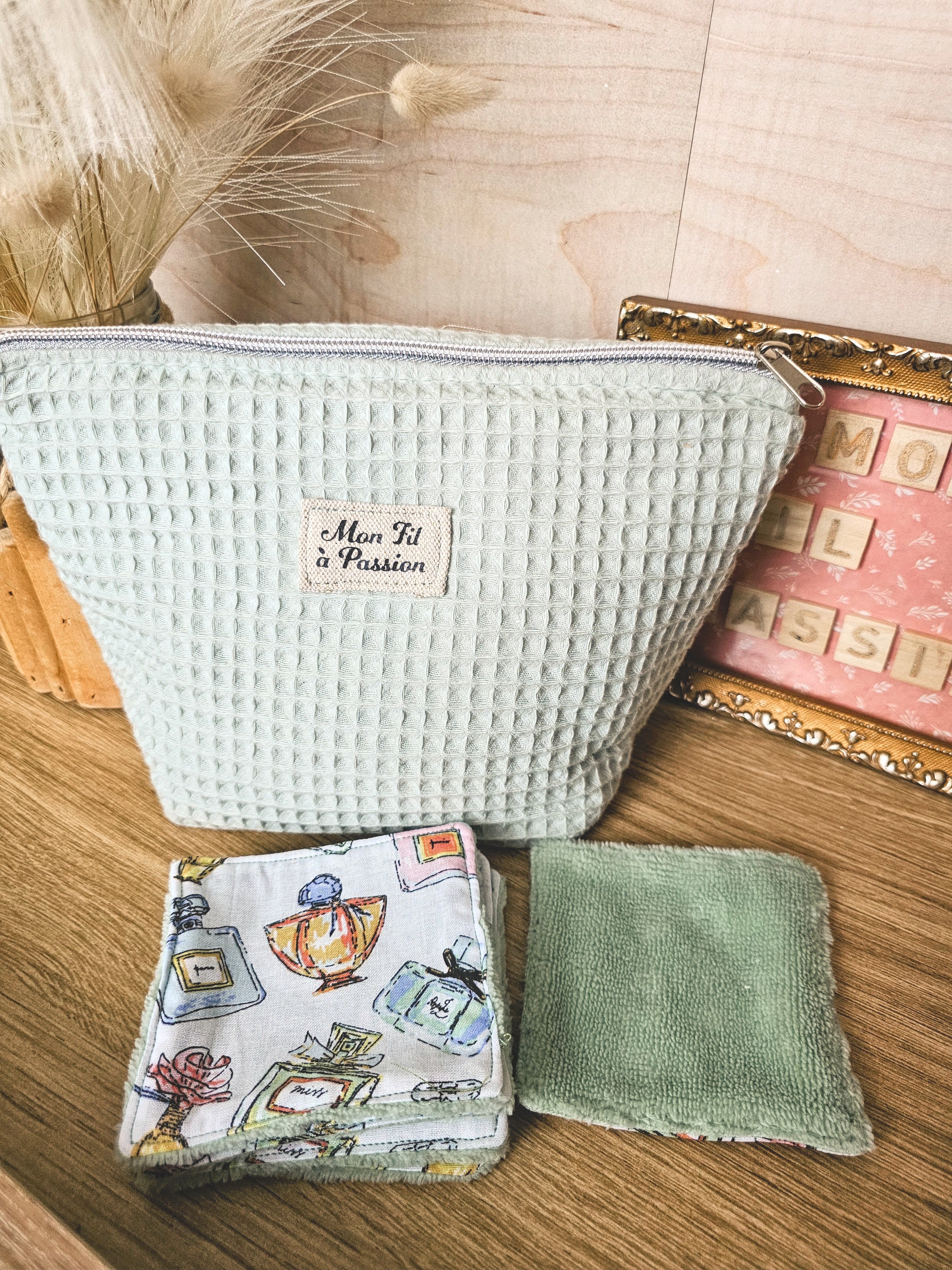 Coffret plaisir d'offrir avec trousse de toilette+ 5 lingettes idée cadeau artisanale