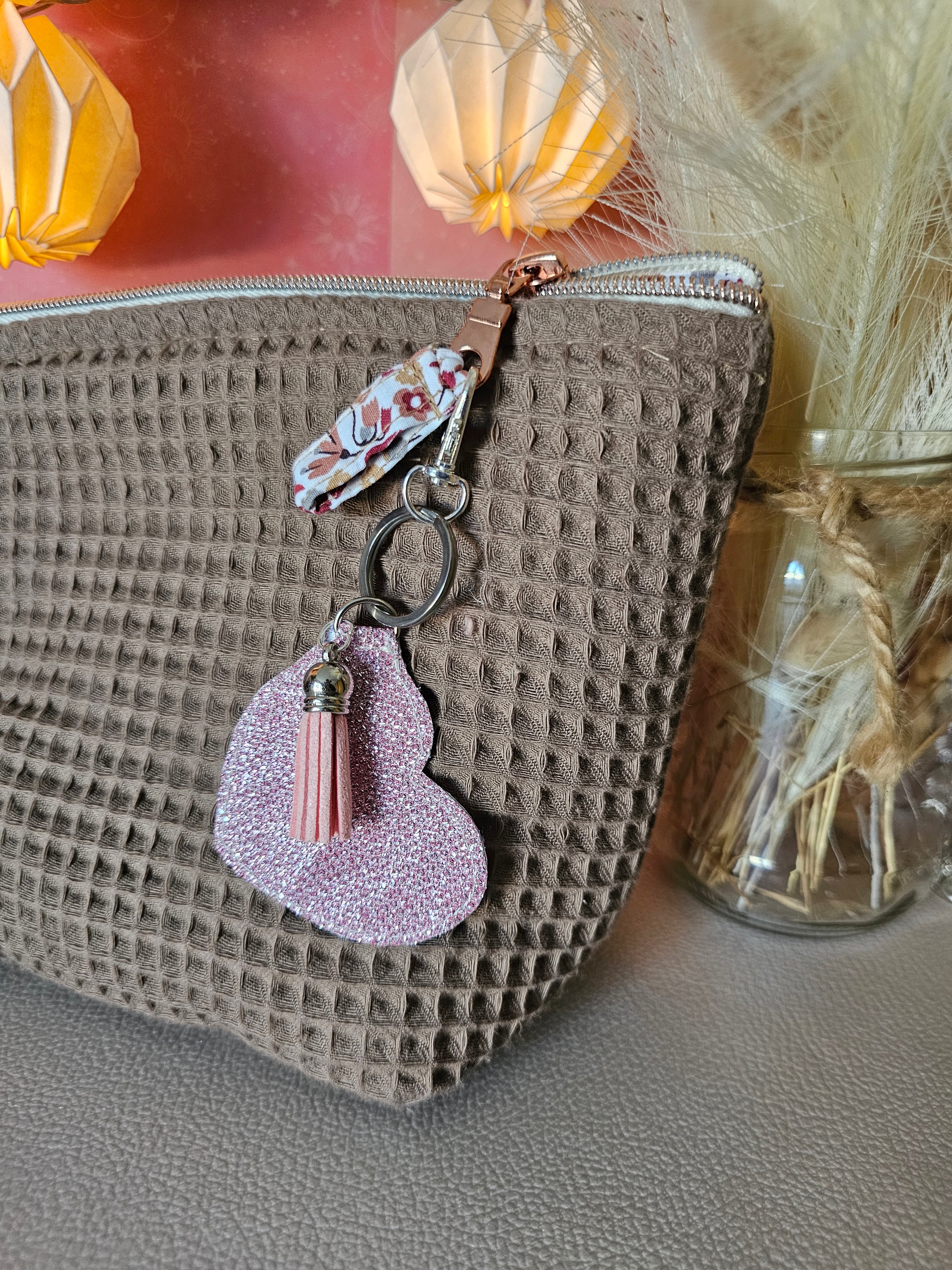 Porte-clé cœur en simili cuir – Fait main & personnalisable (prénom ou mot)