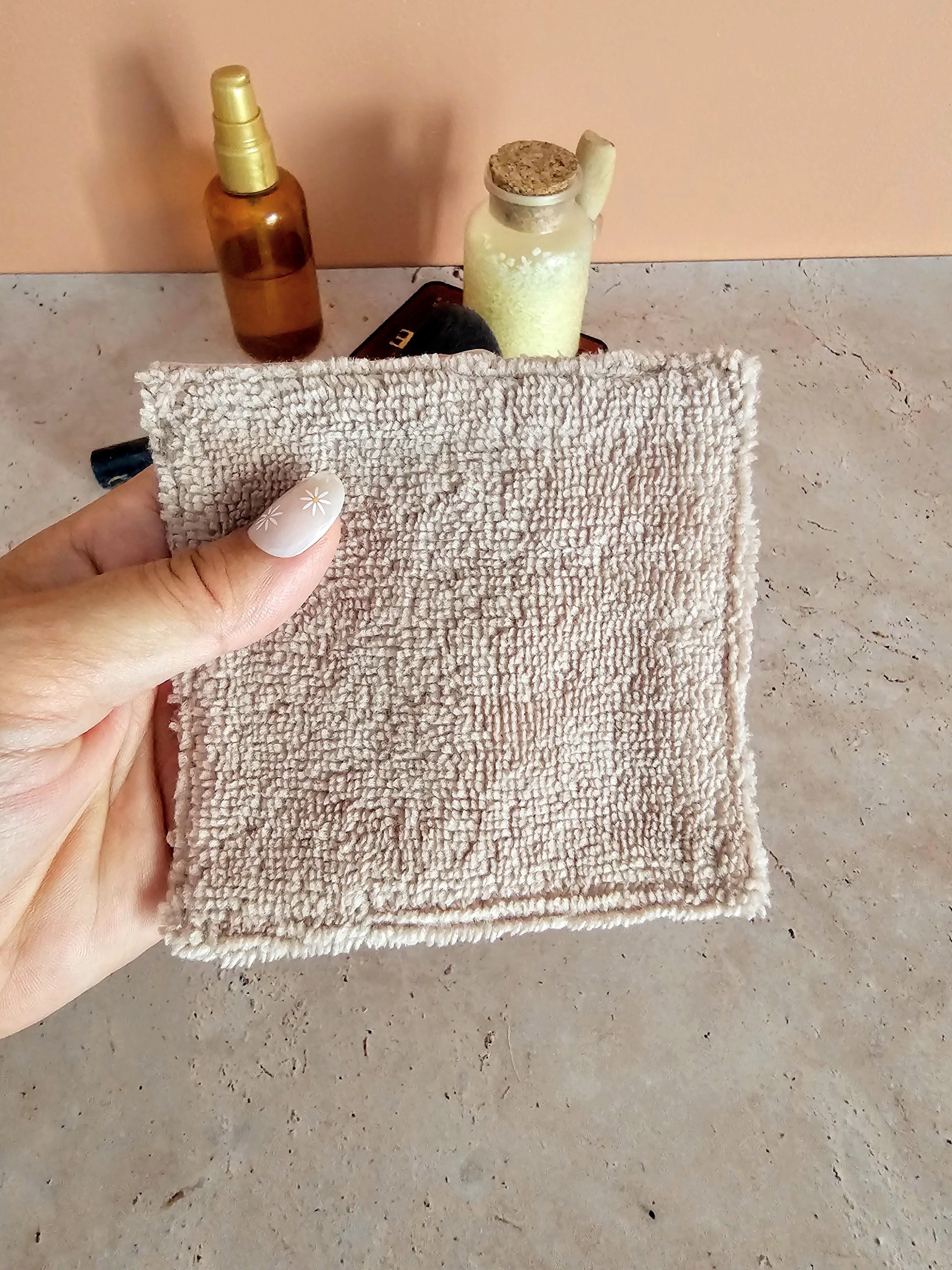 Lingette démaquillante lavable en éponge de bambou - routine beauté zéro déchet