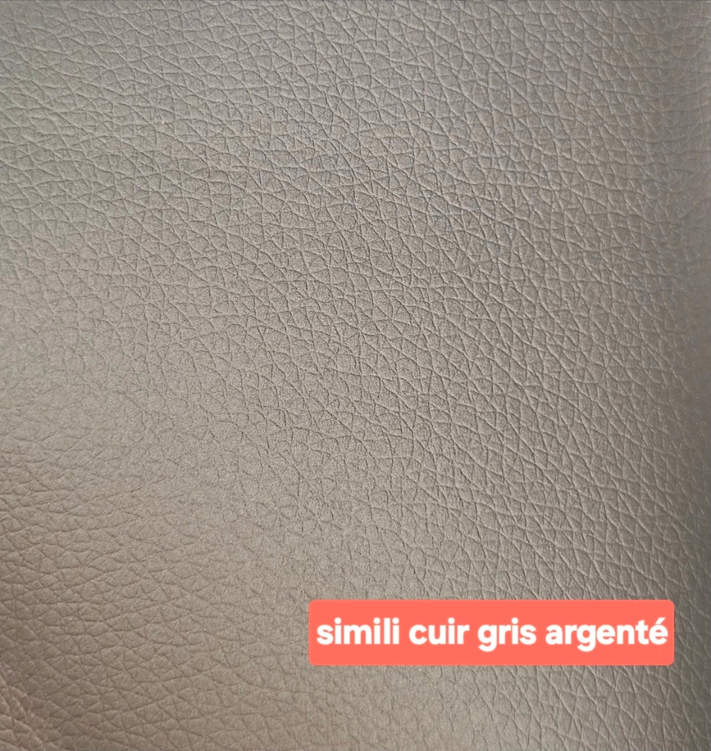Porte-clé personnalisé en simili cuir – fait main avec prénom ou mot – Mon Fil à Passion