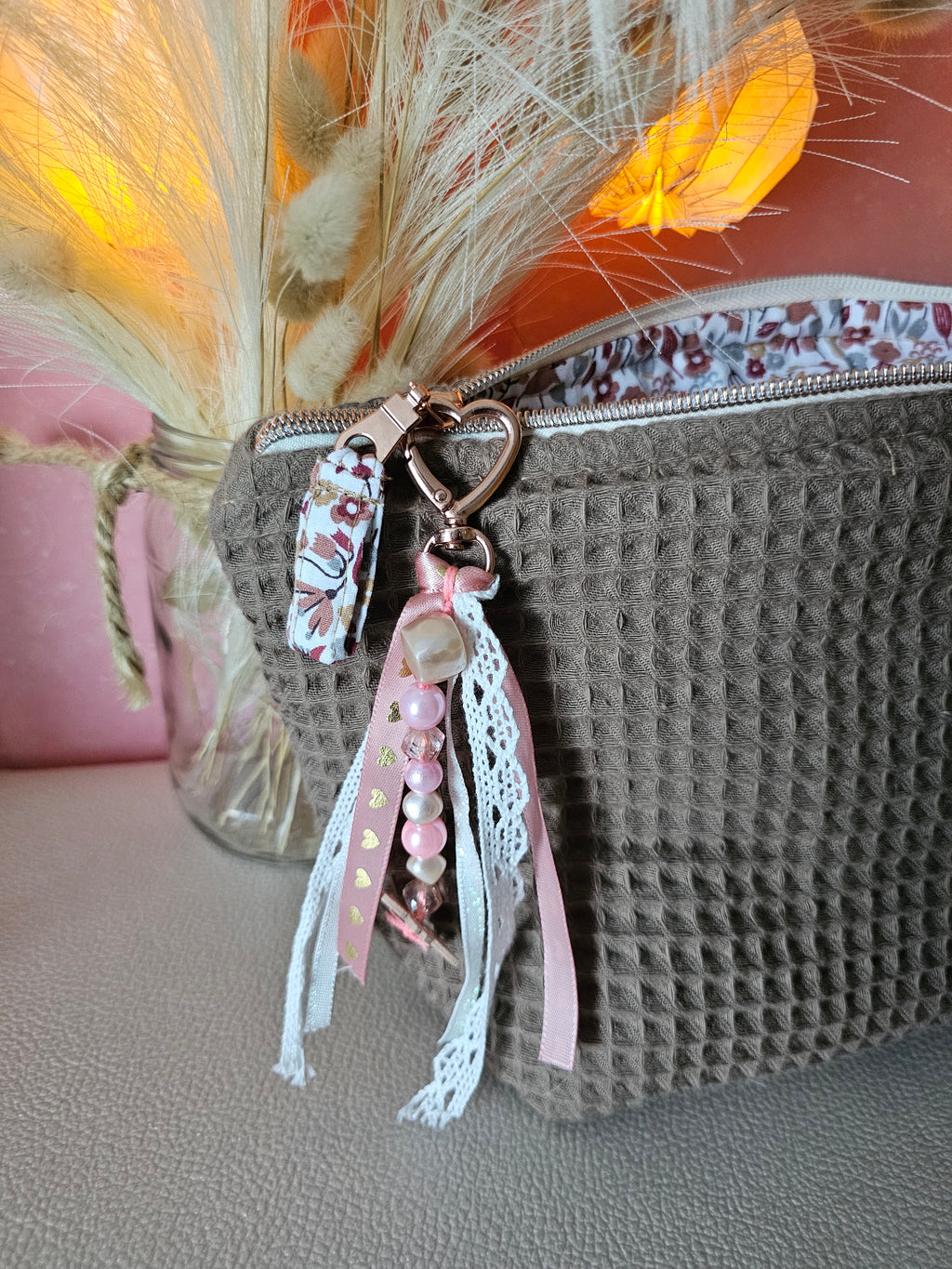 Porte-clé grigri en perles & ruban — bijou de sac fait main | Mon Fil à Passion