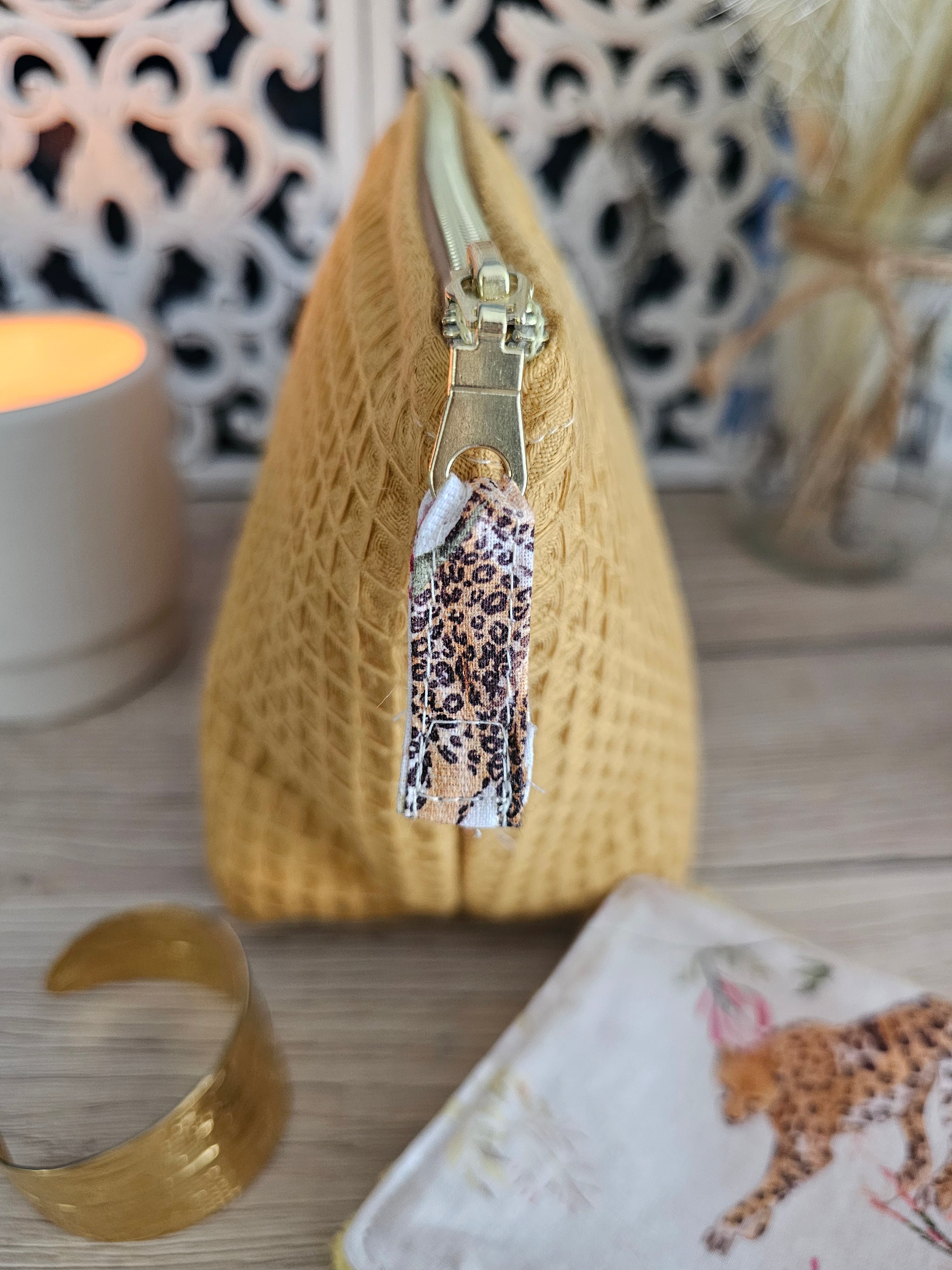La pochette astucieuse (elle se transforme en panière)