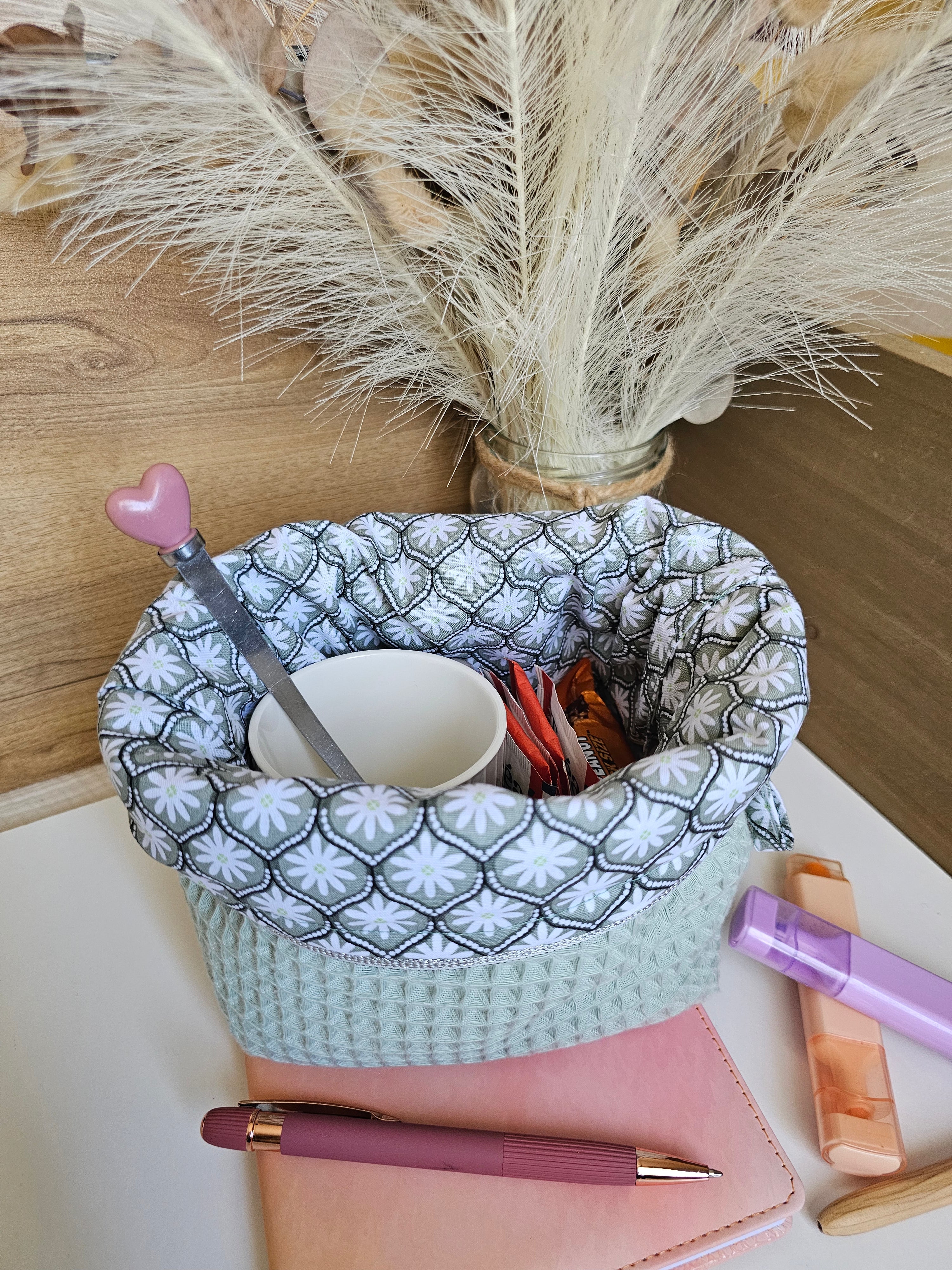 La pochette astucieuse (elle se transforme en panière)