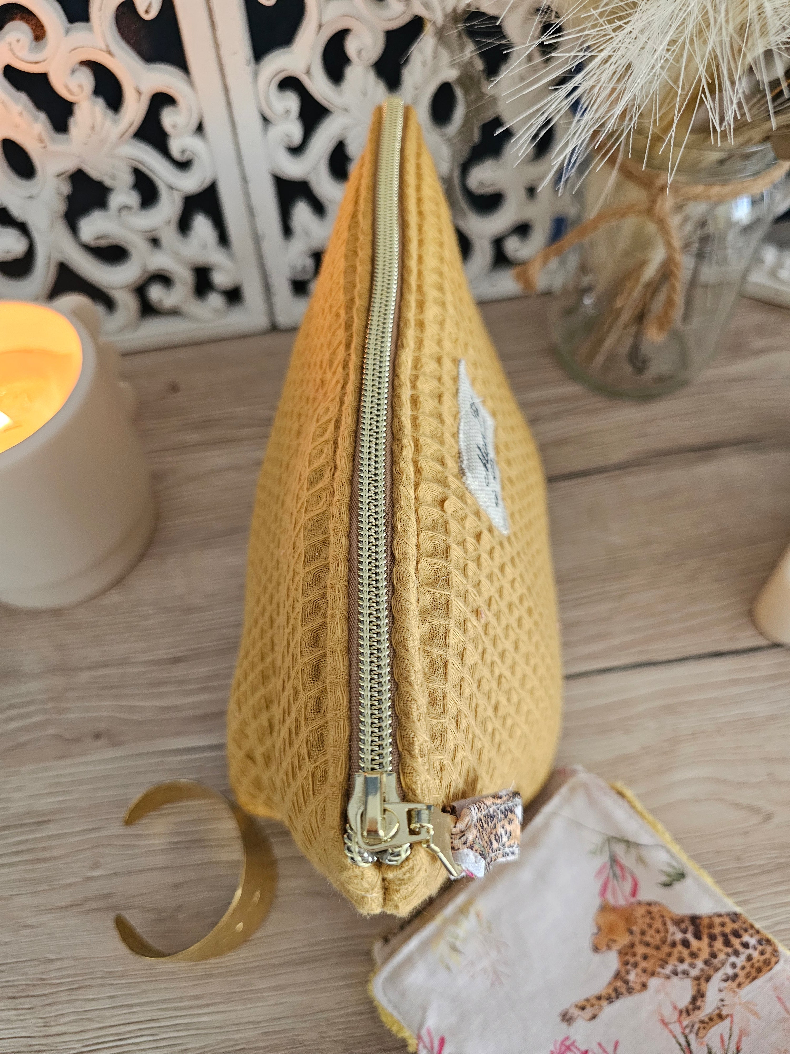 La pochette astucieuse (elle se transforme en panière)
