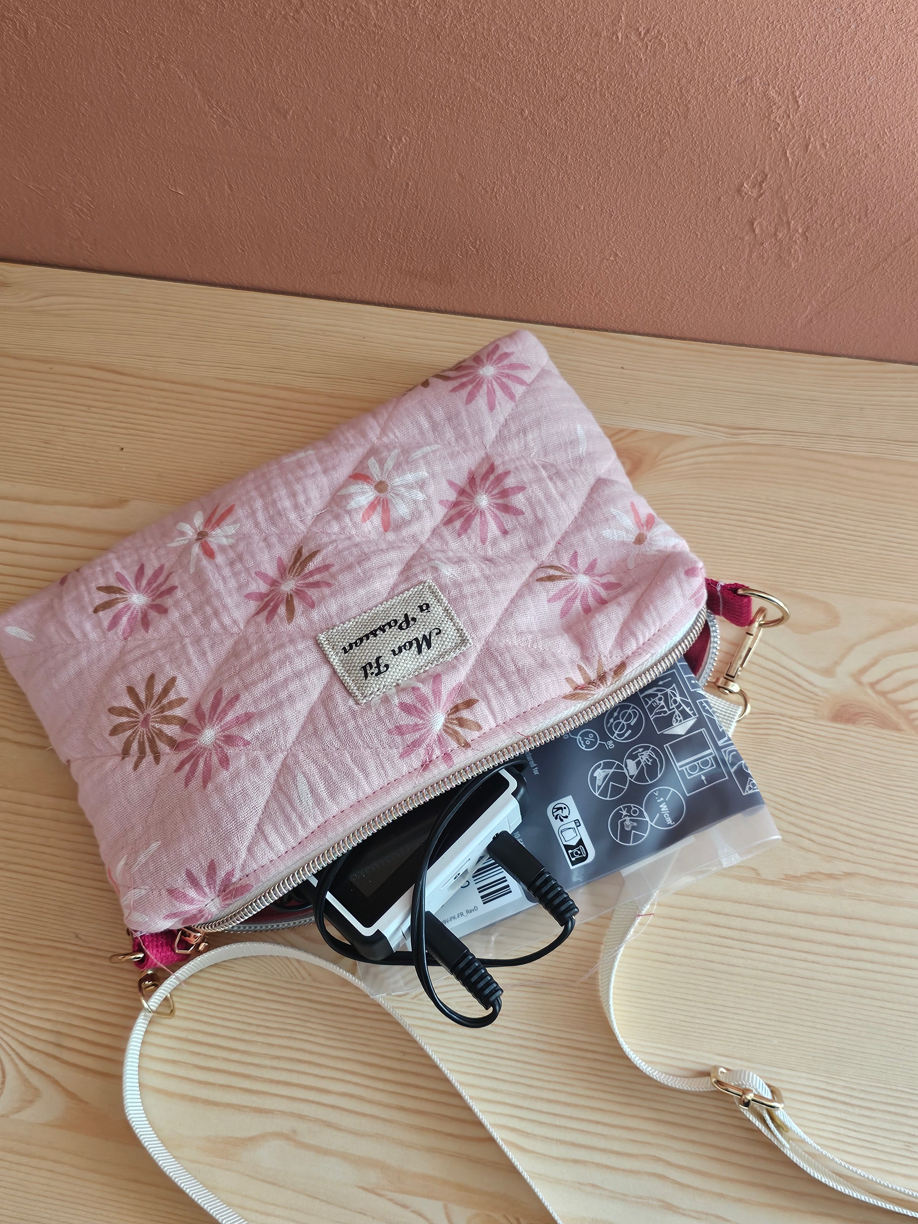 Pochette bandoulière pour appareil TENS / dispositif médical – sac discret fait main France – Mon Fil à Passion