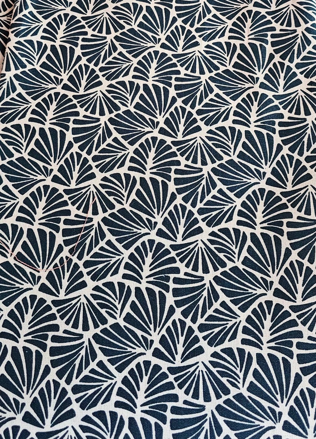 100% coton feuilles tropicales bleu marine sur fonc blanc