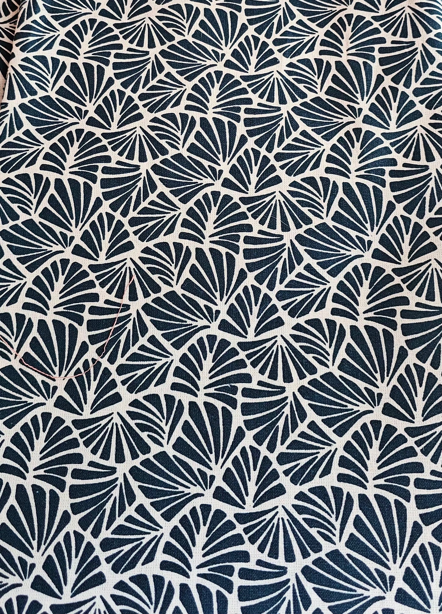 100% coton feuilles tropicales bleu marine sur fonc blanc